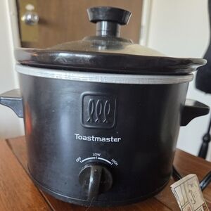 Toastmaster Black Slow Cooker with Removable Glass Lid